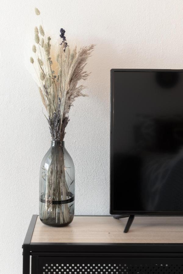Bienvenue Chez Vous Tres Calme Et En Plein Centre Apartment Mantes-la-Jolie ภายนอก รูปภาพ