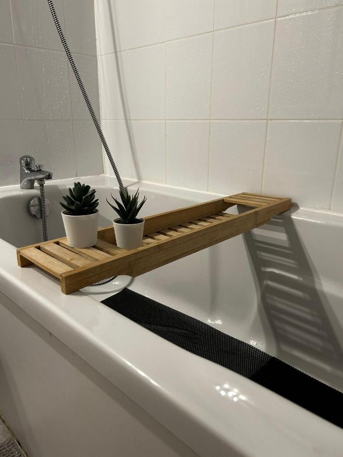 Bienvenue Chez Vous Tres Calme Et En Plein Centre Apartment Mantes-la-Jolie ภายนอก รูปภาพ